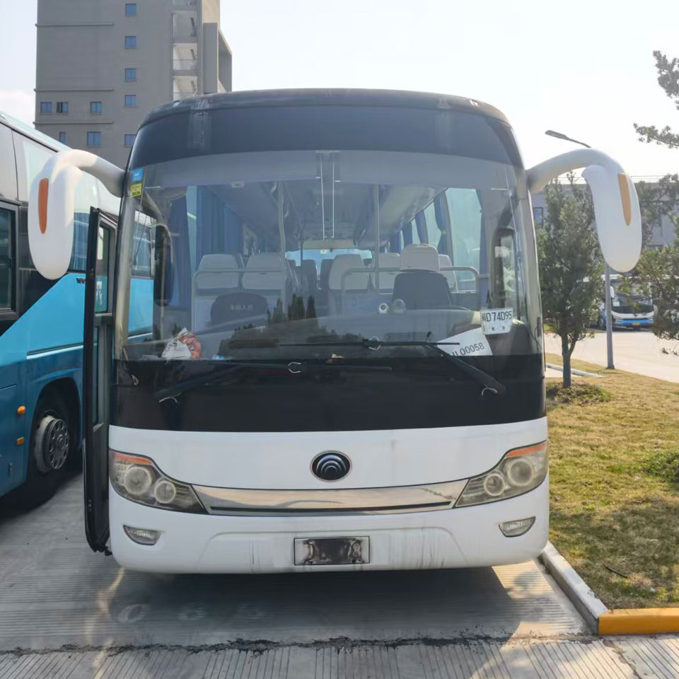 Yutong 65 Ijoko Diesel Lo Bus 1